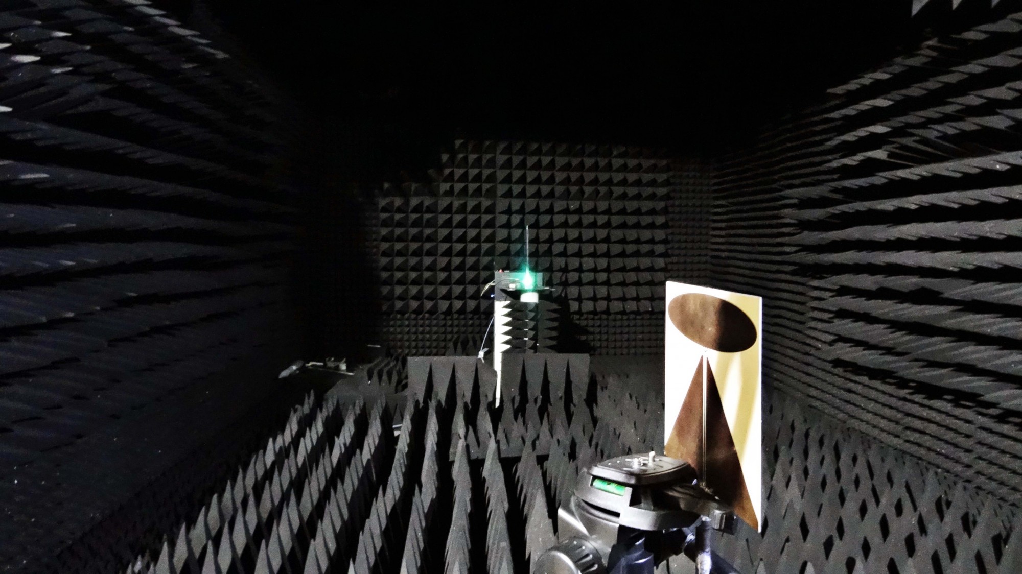 اتاق بدون انعکاس یا اتاق سکوت (Anechoic Chamber)